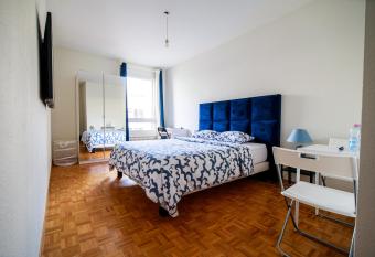 hyper centre carouge QDC allows 18 year olds to book a room