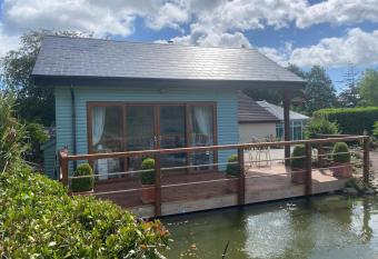 The Little Summer House allows 18 year olds to book a room