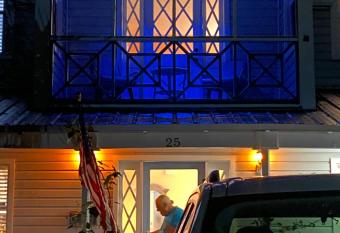 Iconic Magnolia Ave Peacock House has Balcony rooms