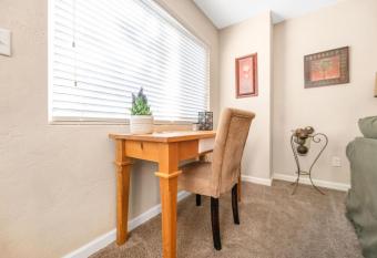 Midtown 718 Apartments- Quiet Comfort near Downtown has Balcony rooms