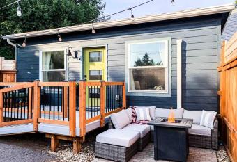 Washburne Studio: King size comfort and Hot tub has rooms with a private hot tub