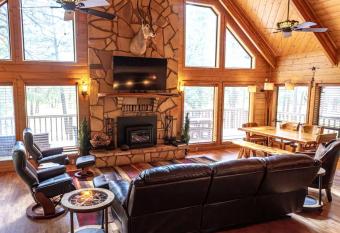 The Lodge-4,784 Sq/Ft on 17 Acres has Balcony rooms