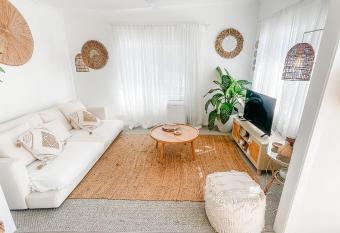 Beach Bungalow Yeppoon allows 18 year olds to book a room