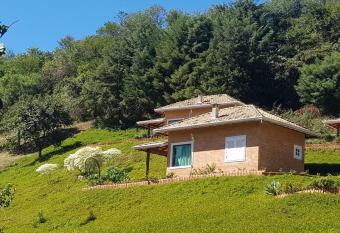 Recanto dos Beija flores, Chal   lantana b allows 18 year olds to book a room