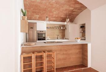 Village house with pool in the center of Begur has Balcony rooms