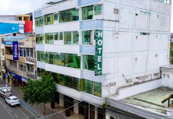 Hotel Zulema Inn allows 18 year olds to book a room