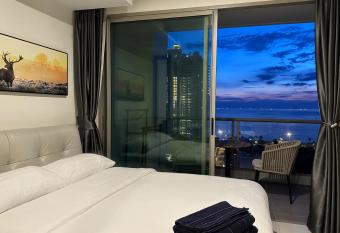                           #             #            the Riviera jomtien               3    allows 18 year olds to book a room