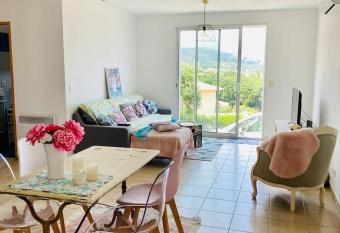 Chez L  na has Balcony rooms