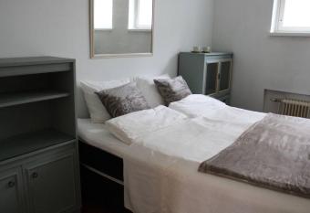 Kolmio isommallekin porukalle! allows 18 year olds to book a room