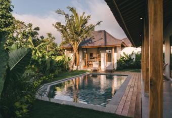 Modern Tropical 3BR villa Seseh, Canggu has Balcony rooms