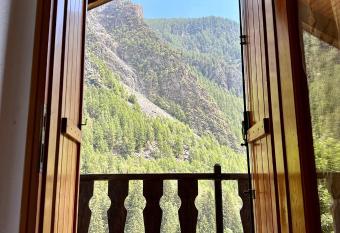 Cozy Chalet With Mountain Views in Ussin, Valtourneche, free Parking has Balcony rooms