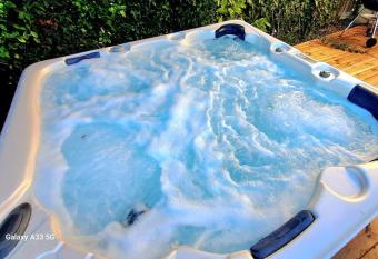 Domaine de Cachaou Villa Leyr ial spa priv   has Balcony rooms