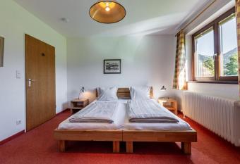 Gipfelblick Residenz #3 allows 18 year olds to book a room