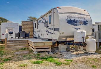 149 Reel Street - Rogers Bay Campground has Balcony rooms