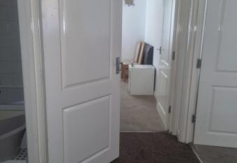 1 Bet entire flat allows 18 year olds to book a room