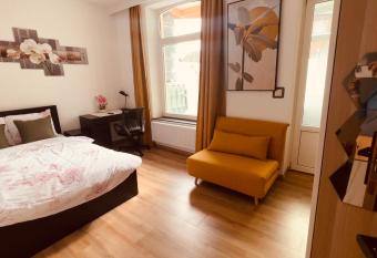 SalzinnesChezSoi has Balcony rooms