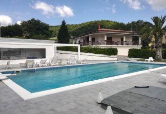 Villa Assunta con piscina has Balcony rooms