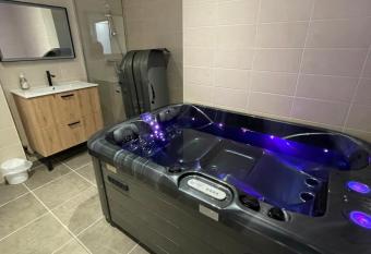 LE SALVADOR - Appart H  tel de 18m2    44m2 has Balcony rooms