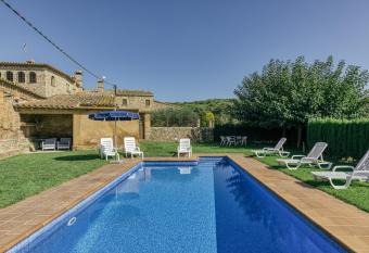 Mas Cases has Balcony rooms