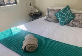 Manhattan B&B guest rooms allows 18 year olds to book a room