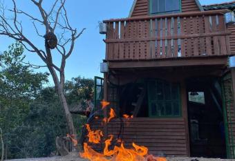 Cabana Nature Camp has rooms with a private hot tub