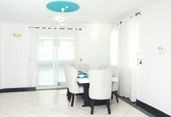 Hinda apartment has rooms with a private hot tub