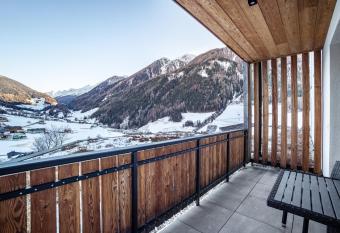 Stoana Apt 1-2 has Balcony rooms