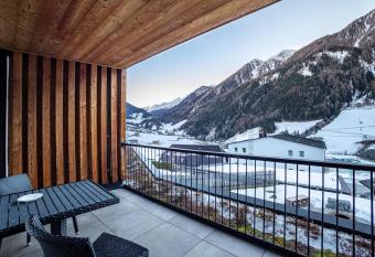 Stoana Apt 2-2 has Balcony rooms