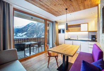 Stoana Apt 1-1 has Balcony rooms