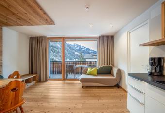 Stoana Apt 4-1 has Balcony rooms