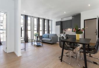 Rianal C  ntrico Moderno allows 18 year olds to book a room