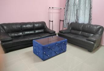 Homestay Chalet At Rumah Merah Jambu has Balcony rooms