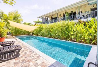 Beautiful studio-apartment near the beach allows 18 year olds to book a room