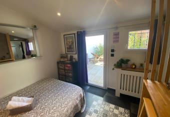 Le Nid Nantais La Beaujoire has Balcony rooms