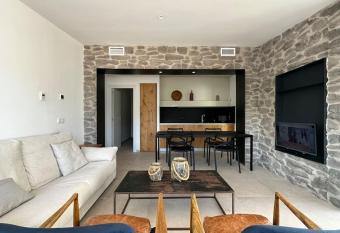 Amazing apt on the beach with terrace 07 allows 18 year olds to book a room