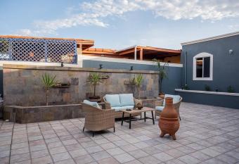 La Casa de Abajo has Balcony rooms