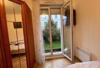 COEUR DE VILLE has Balcony rooms