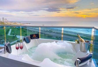 Luxurious 2 BR Private Jacuzzi! Guest Friendly! has rooms with a private hot tub