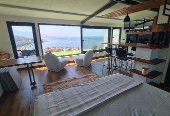 Fascinating Sea View has Balcony rooms