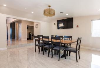 Spacious 5 BR Brand New HouseLAX/ SoFi/Kia/SpaceX/ has Balcony rooms