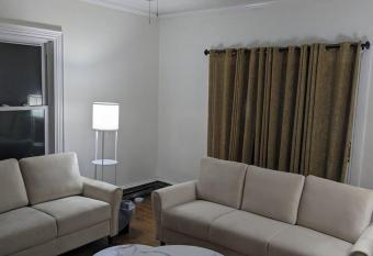 Opuluxe Serene Stay 5 mins from Bangor Airport allows 18 year olds to book a room