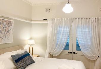 Katoomba Cottage allows 18 year olds to book a room