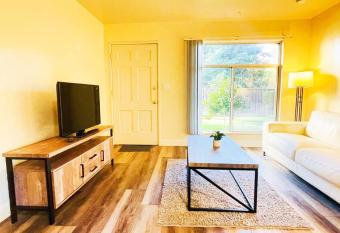 2BD1BR/Downtowm San Jose/ free parking/Laundry/AC has rooms with a private hot tub