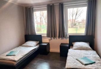 5-Bett-Wohnung in Gl  the, Sta  furt allows 18 year olds to book a room