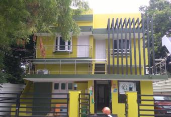 Gplus HomeStay has Balcony rooms