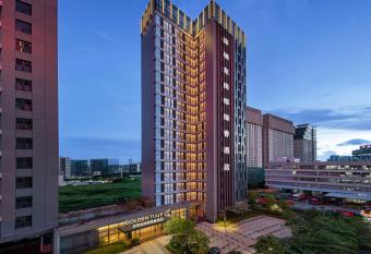 Golden Tulip Shenzhen Longgang has Balcony rooms