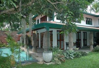 Veherakanda Villa has Balcony rooms