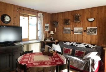 Appartamento Champoluc di fianco agli impianti di risalita has Balcony rooms