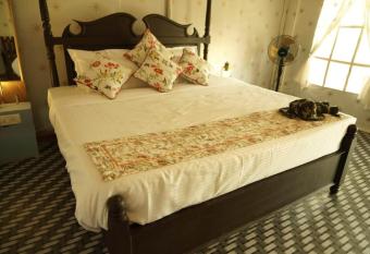 The Jungle Camp Ranthambore has rooms with a private hot tub