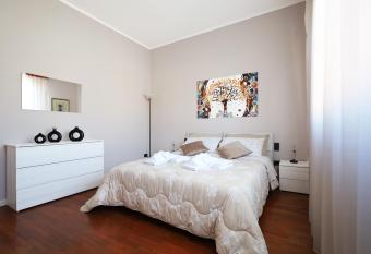 La casa di Jacopo [Intero appartamento+parcheggio] has Balcony rooms